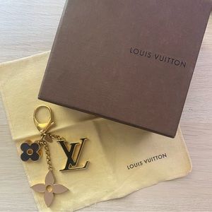 ✅✨AUTHENTIC - Louis Vuitton -  FLEUR DE MONOGRAM BAG CHARM keychain